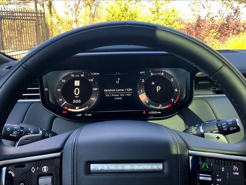 Used 2025 Land Rover Range Rover Sport image 25