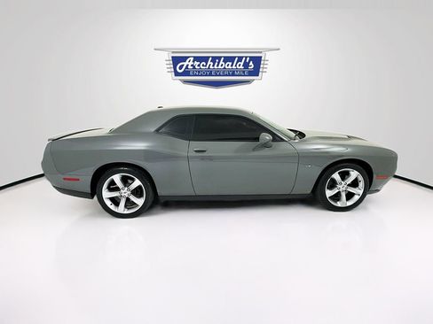 Used 2017 Dodge Challenger R/T RWD image 9