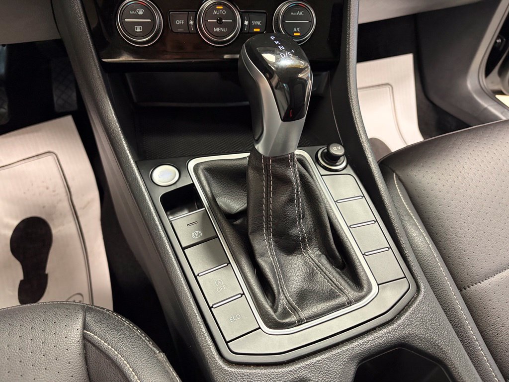 Used 2024 Volkswagen Jetta SE FWD image 18