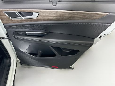 Used 2024 Volkswagen Atlas SEL image 31