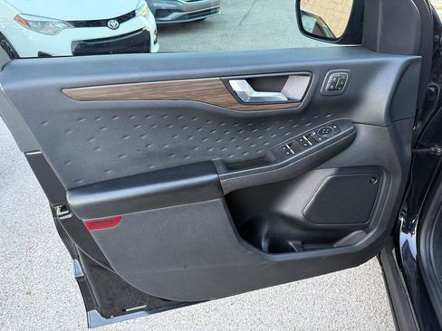 Used 2020 Ford Escape Titanium AWD/4WD image 28