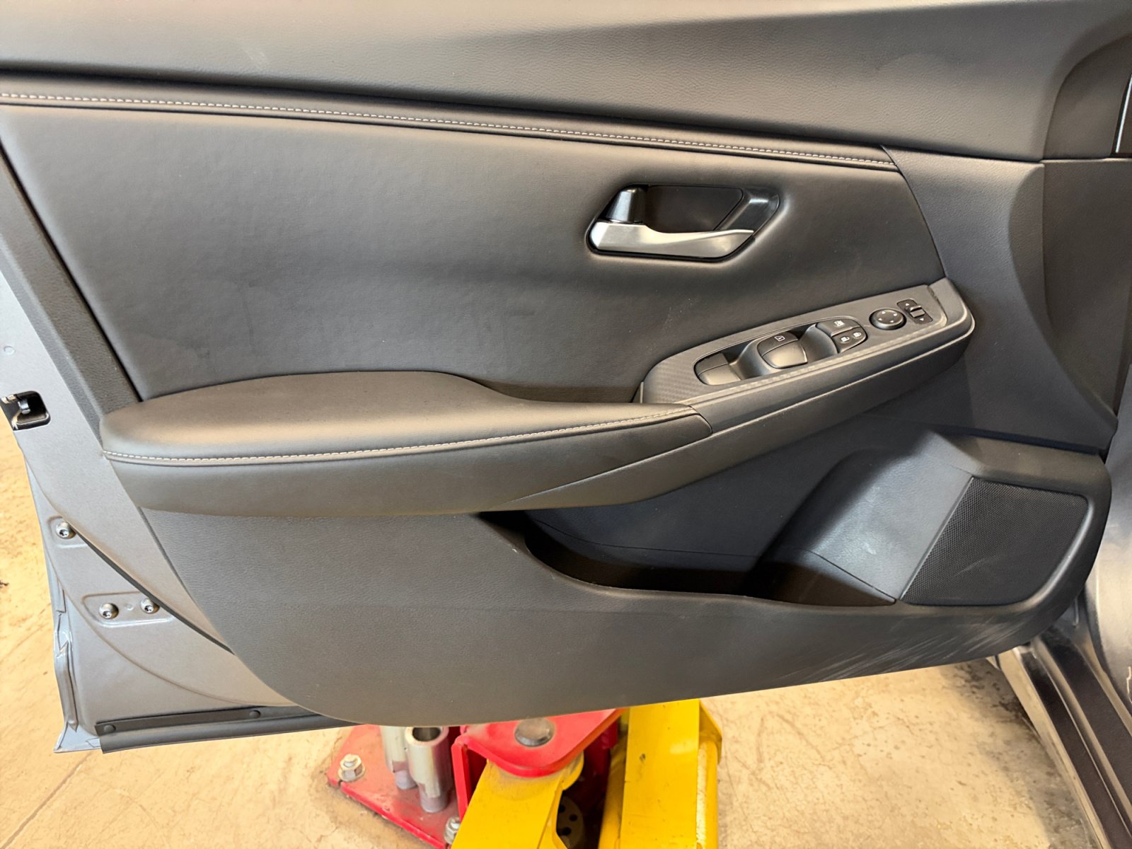 Used 2025 Nissan Sentra SV w/ All-Weather Package FWD image 28