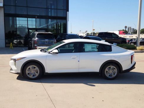 Used 2025 Kia K4 FWD image 3