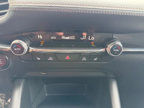 Used 2020 MAZDA MAZDA3 Hatchback w/ Preferred Package FWD image 26