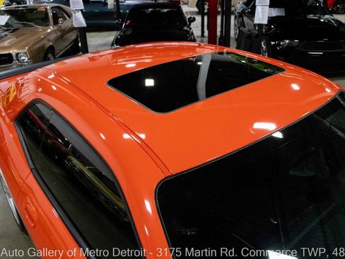 Used 2009 Dodge Challenger SRT8 w/ SRT Option Group II RWD image 14