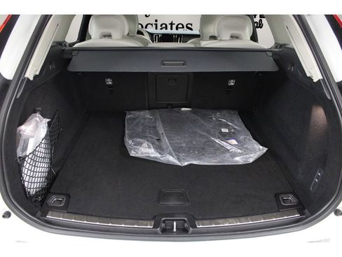 Certified 2023 Volvo XC60 B5 Ultimate w/ Climate Package image 60