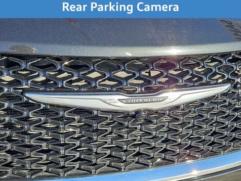 Used 2023 Chrysler Pacifica Touring-L image 14