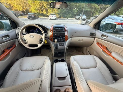 Used 2009 Toyota Sienna XLE w/ Towing Prep Pkg FWD image 2