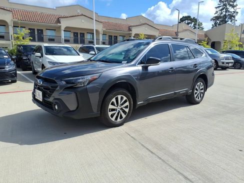 Used 2025 Subaru Outback AWD/4WD image 2