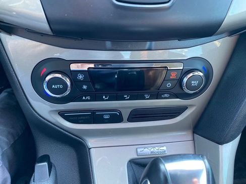 Used 2012 Ford Focus SEL w/ SEL/Titanium Winter Pkg FWD image 20