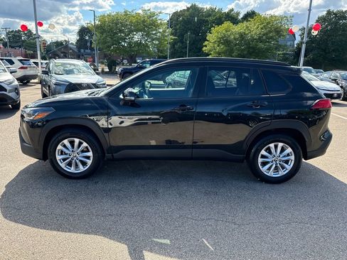Used 2024 Toyota Corolla Cross LE w/ Moonroof Package AWD/4WD image 4