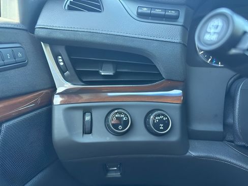 Used 2018 Cadillac Escalade Premium Luxury AWD/4WD image 28