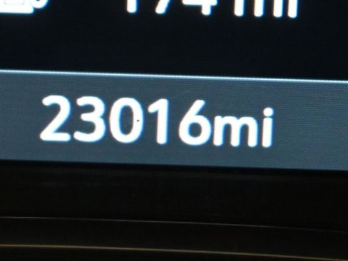 Used 2023 Chevrolet Traverse RS image 34