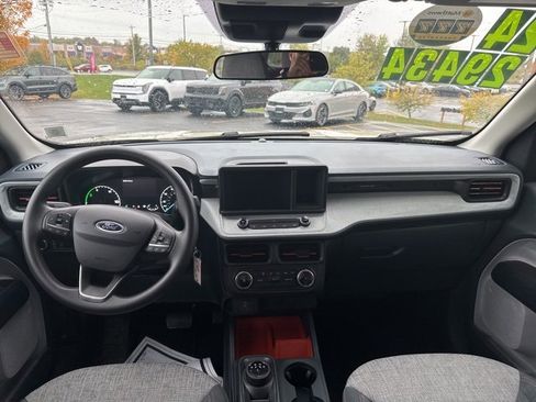 Used 2024 Ford Maverick XLT image 2