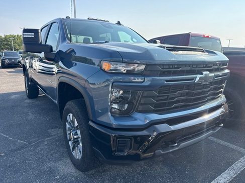 Used 2025 Chevrolet Silverado 2500 Custom w/ Custom Value Package AWD/4WD image 2