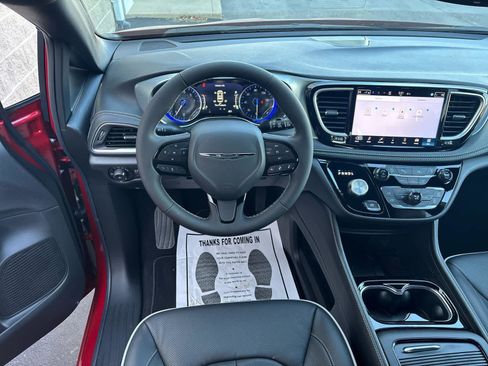 New 2026 Chrysler Pacifica Limited w/ S Appearance Package image 6