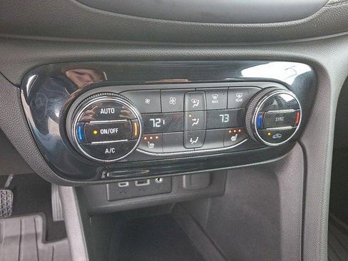 Used 2022 Buick Encore GX Essence w/ Experience Buick Package image 15