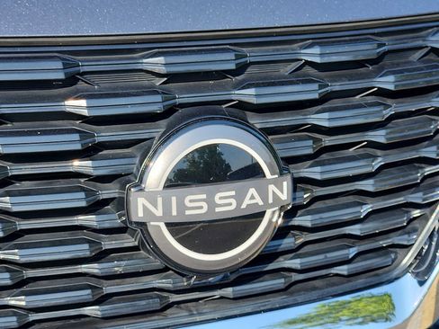 Used 2023 Nissan Rogue S AWD/4WD image 30