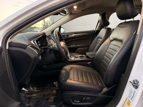 Used 2018 Ford Fusion SE w/ Equipment Group 602A image 16