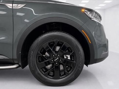 Used 2023 Kia Sorento S w/ Panoramic Sunroof Package AWD/4WD image 8