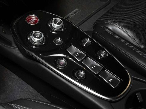 Used 2022 McLaren GT RWD image 28