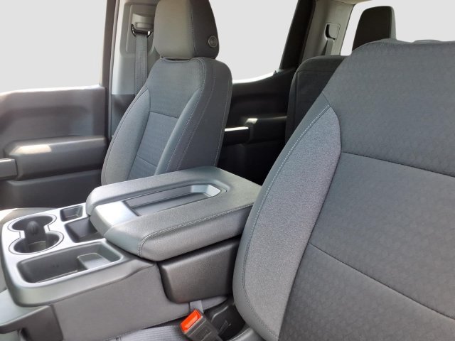 Used 2024 Chevrolet Silverado 1500 Custom w/ Dark Appearance Package AWD/4WD image 13