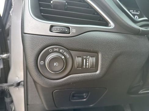 Used 2019 Jeep Cherokee Latitude Plus w/ Cold Weather Group image 22