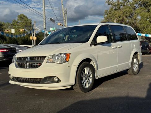 Used 2018 Dodge Grand Caravan SXT image 1