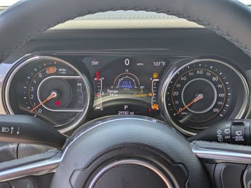 Used 2023 Jeep Wrangler Unlimited Sahara AWD/4WD image 19