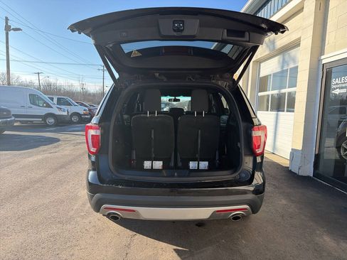Used 2017 Ford Explorer XLT w/ Equipment Group 201A AWD/4WD image 13