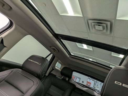 Used 2022 GMC Terrain Denali w/ LPO, Floor Liner Package image 21