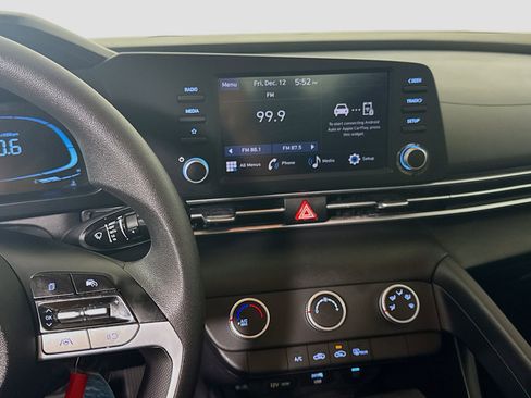 Used 2024 Hyundai Elantra SE image 18