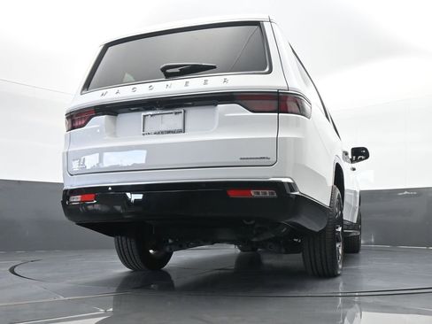 Used 2023 Jeep Wagoneer L Series III w/ Preferred Equipment Group image 64