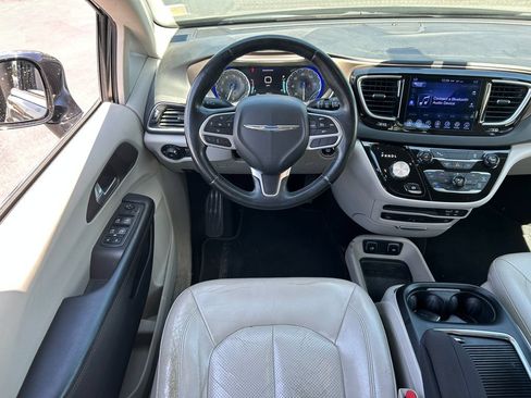Used 2017 Chrysler Pacifica Touring-L Plus w/ Tire & Wheel Group FWD image 27