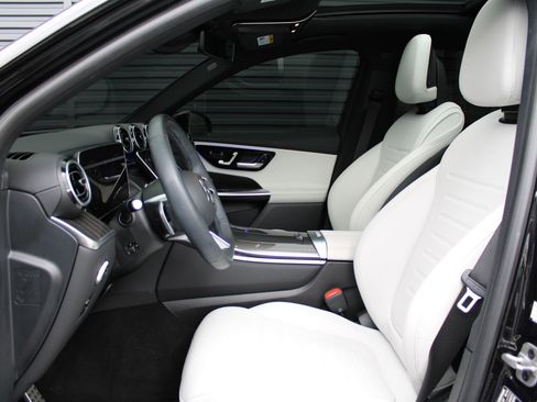 Used 2024 Mercedes-Benz GLC 300 4MATIC image 21