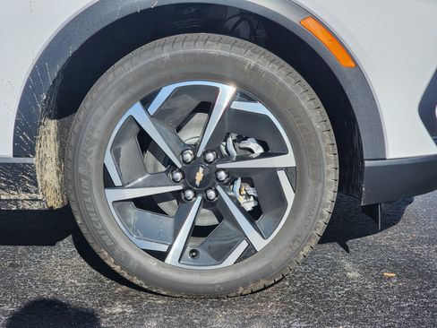 New 2026 Chevrolet Equinox EV LT image 6