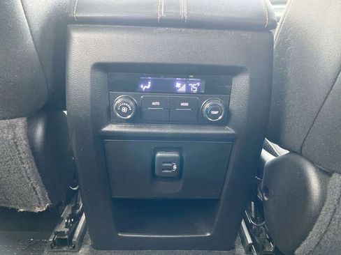 Used 2019 Chevrolet Traverse LT image 20