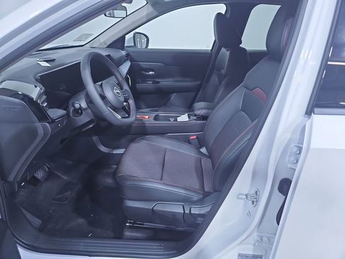 New 2025 Nissan Kicks SR AWD/4WD image 9