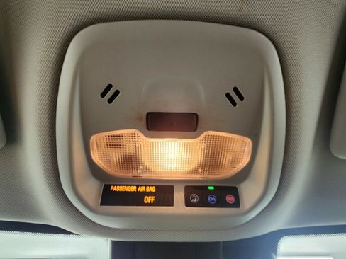Used 2025 Chevrolet Trax LT FWD image 30