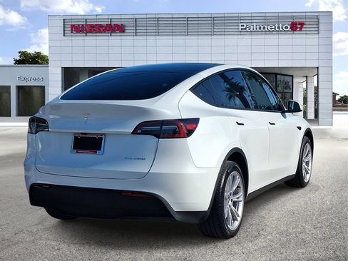 Used 2024 Tesla Model Y Long Range AWD/4WD image 6