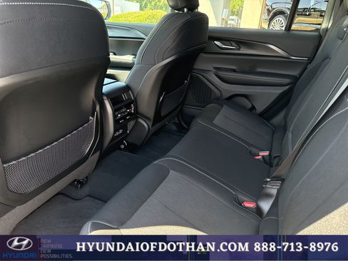 Used 2025 Jeep Grand Cherokee Laredo RWD image 12