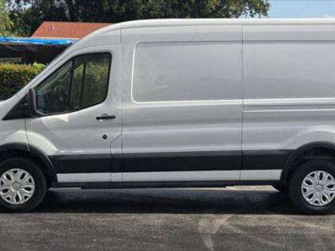 Used 2022 Ford E-Transit Medium Roof image 3