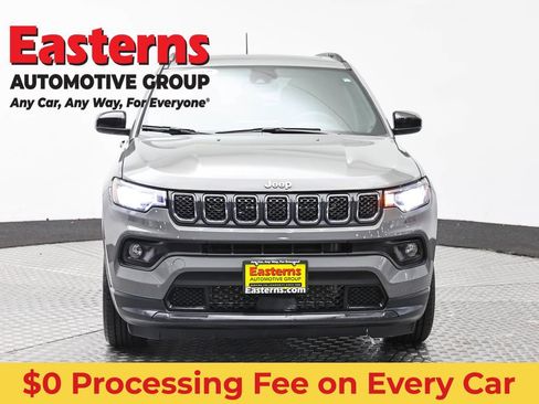 Used 2023 Jeep Compass Latitude w/ Sun and Sound Group AWD/4WD image 2
