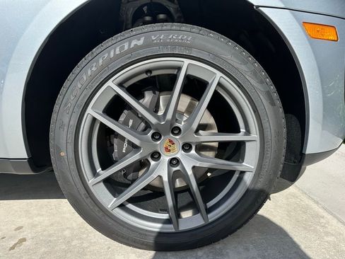 Used 2025 Porsche Macan image 38