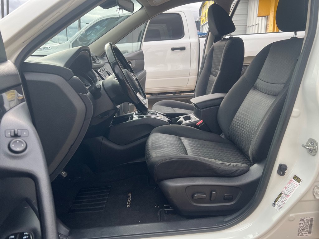 Used 2020 Nissan Rogue SV FWD image 13
