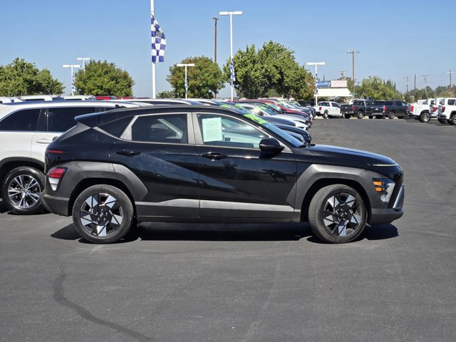 Used 2024 Hyundai Kona SEL FWD image 3