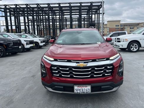 Used 2025 Chevrolet Equinox LT w/ Safety and Technology Package FWD image 2