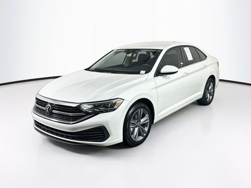 Used 2024 Volkswagen Jetta SE FWD image 3