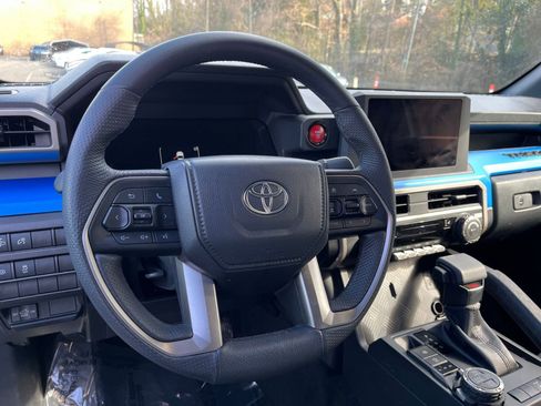 Used 2025 Toyota Tacoma TRD Off-Road image 27