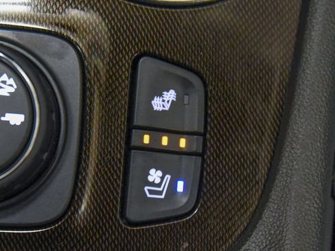 Used 2023 GMC Acadia AT4 image 35